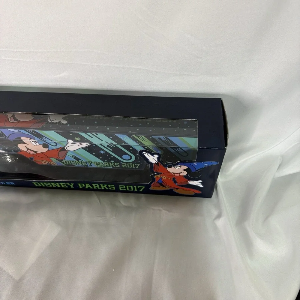 Disney Parks 2017 Peterbilt 387 Hauler Mickey Mouse Sorcerer Truck NIB